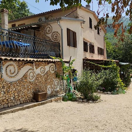 B&B Le Grette Gioia Dei Marsi Dış mekan fotoğraf